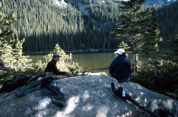 MLE_and_Joe_on_rock.jpg (81956 bytes)