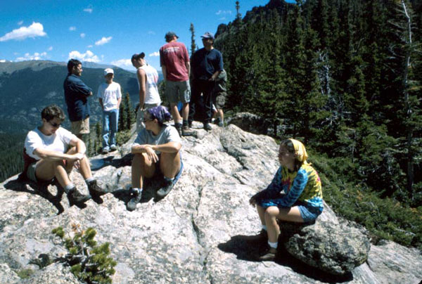 group_at_overlook.jpg (89878 bytes)