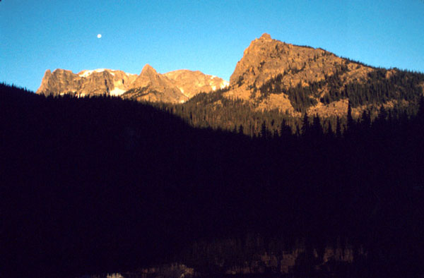 sunrise_fern_lake.jpg (40524 bytes)