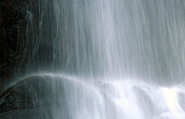 falls02.jpg (35869 bytes)