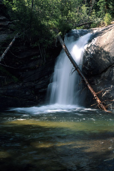 falls03.jpg (64016 bytes)
